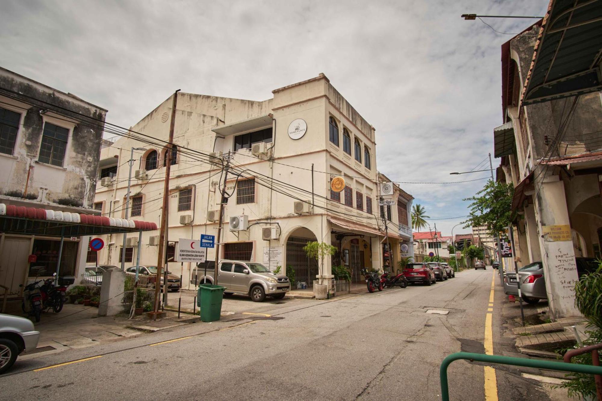Some Place Else George Town Bagian luar foto